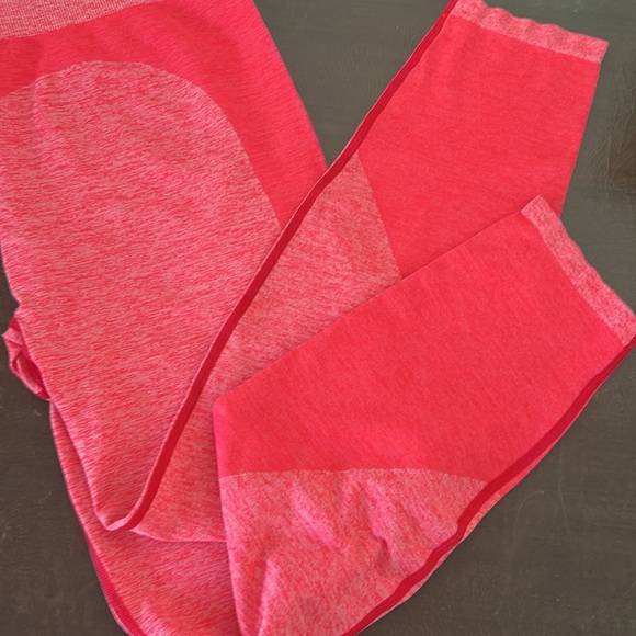 🧡 NWOT PINK Victoria's Secret Two-Tone Coral Seamless Activewear Leggings - Picture 2 of 12